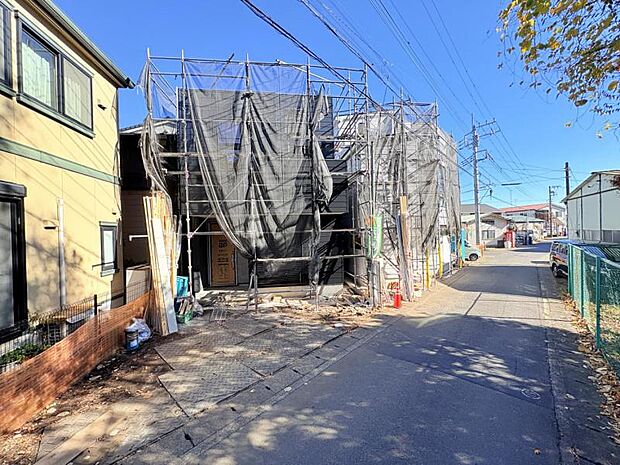 【前面道路を含む現地外観】