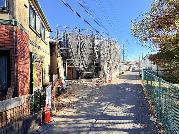 【前面道路を含む現地外観】