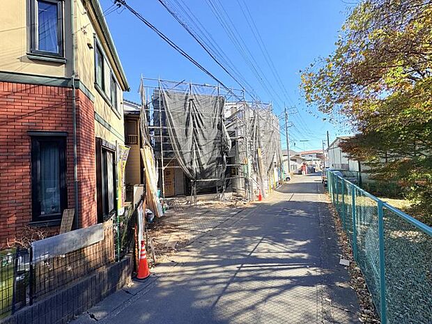 【前面道路を含む現地外観】