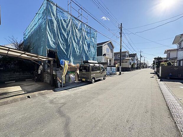 【前面道路を含む現地外観】