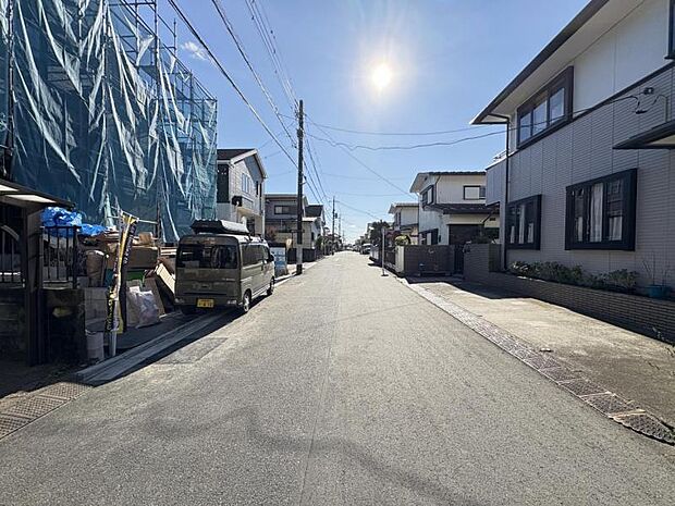 【前面道路を含む現地外観】