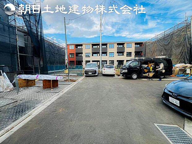 【前面道路を含む現地外観】