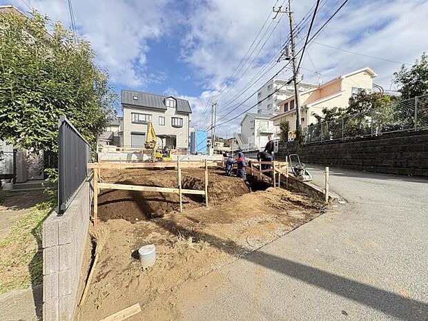 【現地外観：R8年6月完成予定】