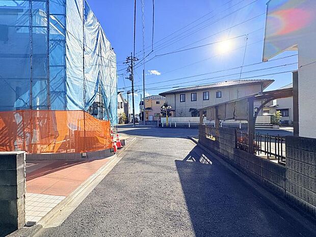 【前面道路を含む現地外観】