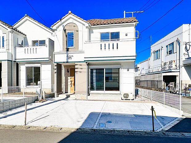 【類似外観同仕様】※外壁の色合いや窓の位置などが異なります。