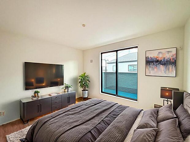 【2面採光で明るい洋室:7帖】窓の数が多く朝から明るい日差しが差し込みます♪※家具はCG合成の為、付属しません。