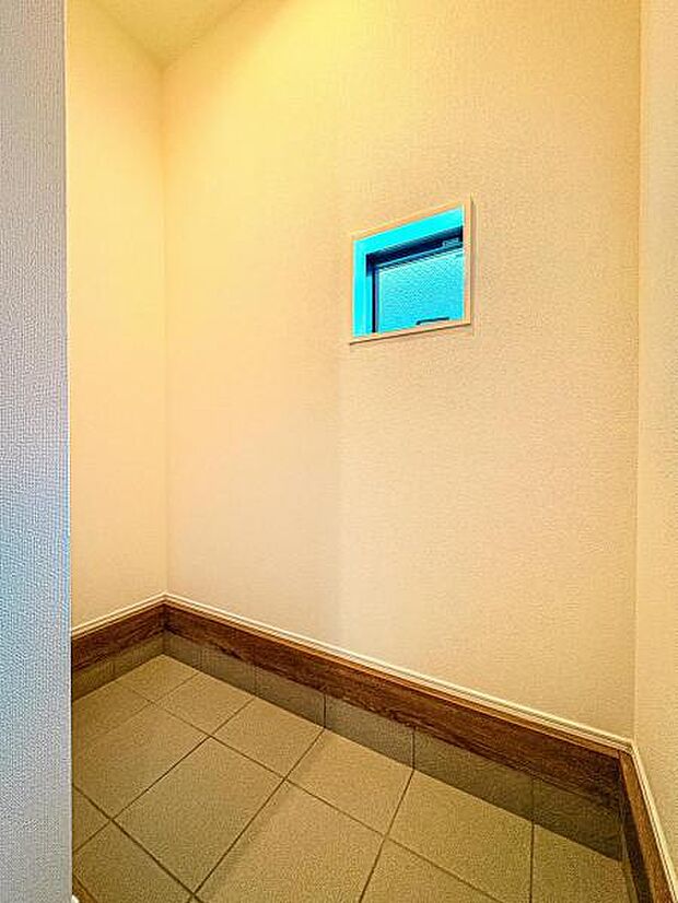 【シューズインクローゼット】靴、アウトドア道具、ゴルフバックなど屋外で使うことの多い物は外のホコリや汚れを極力中に持ち込まなくて済みます♪