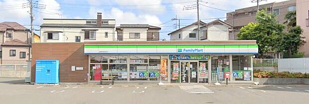 【ファミリーマート 綾瀬寺尾本町店】330m トイレも綺麗だし、駐車場も広いです。店員さんも優しい対応してくれます。
