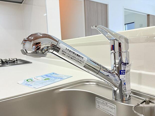 【浄水器一体型水栓】浄水器付きでいつでもおいしい水をいつでも手軽に使えます。飲み水やお料理にも安心ですね