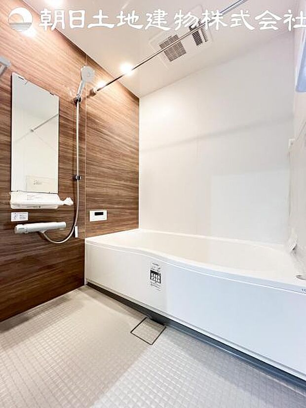 【浴室】一日の疲れを心身ともに癒してくれるリラックス空間は半身浴でゆっくりおくつろぎ頂けます。