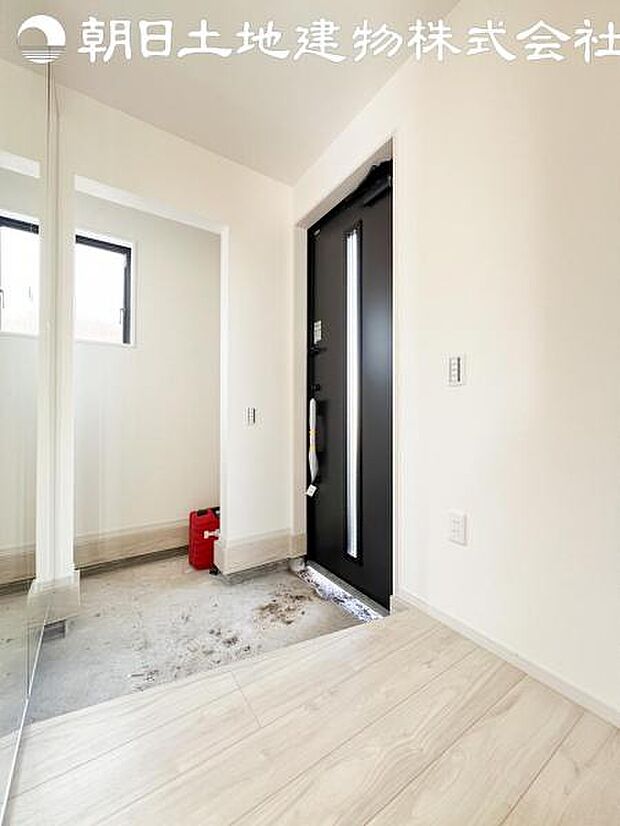 【玄関】玄関にはシューズボックス以外にも収納スペースございます