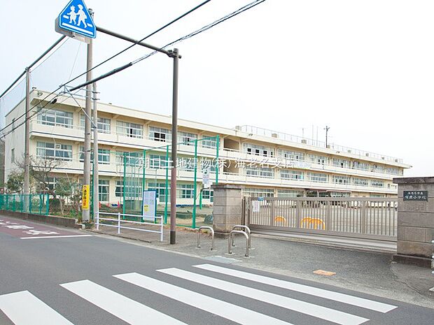 【海老名市立有鹿小学校】900m 創設は海老名市でも長くて、住宅街にあり交通整備のボランティアの方も協力的で通いやすい学校です。