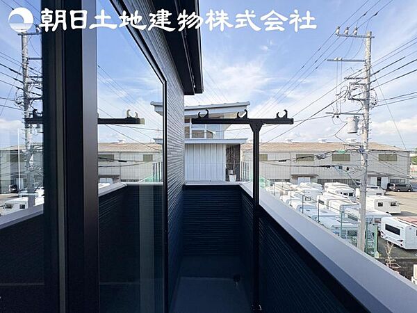 【バルコニー】日当りよく、心地良い風に吹かれてホッと一息ついてください。