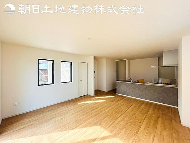 ご家族の一日のはじまりも一日の終わりも、いつもこの空間から。お家のなかで特にこだわって頂きたい空間です。