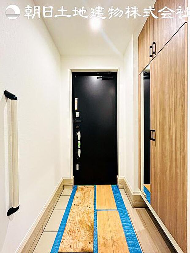 【玄関】玄関スペースもゆとりある空間を確保です。