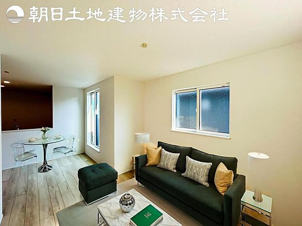 【2号棟:リビング】ご家族の一日のはじまりも一日の終わりも、いつもこの空間から。お家のなかで特にこだわって頂きたい空間です。※家具等はCG合成です。