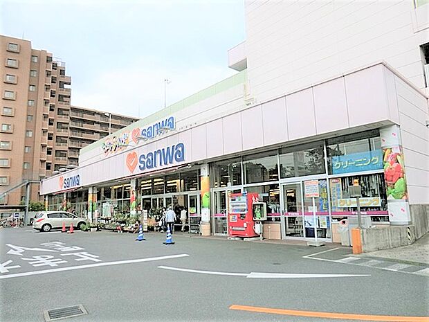 【三和 相模が丘店】700m 1階にスーパーとマック、2階にダイソーがあり便利です。駐車場も広いです。店内も広くて明るい店舗です。