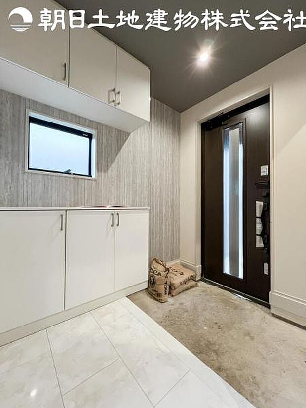 【玄関】玄関スペースもゆとりある空間を確保です。