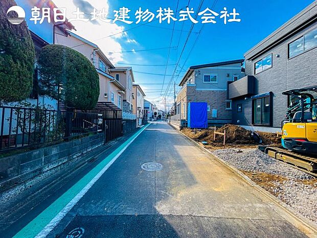 【前面道路】穏やかな住環境は子育てにも良い環境です。整頓された街並みになり完成するのが楽しみになります。