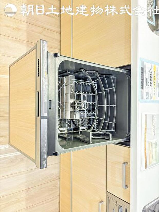 【ビルトイン食洗機】洗浄から乾燥までボタン一つで完結する食洗機付き。大変な洗い物がぐっと短く済みます！