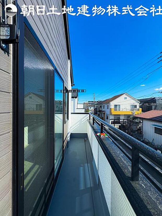 【バルコニー】人気のワイドバルコニーを採用しております。洗濯物が多いご家族でも安心ですね。