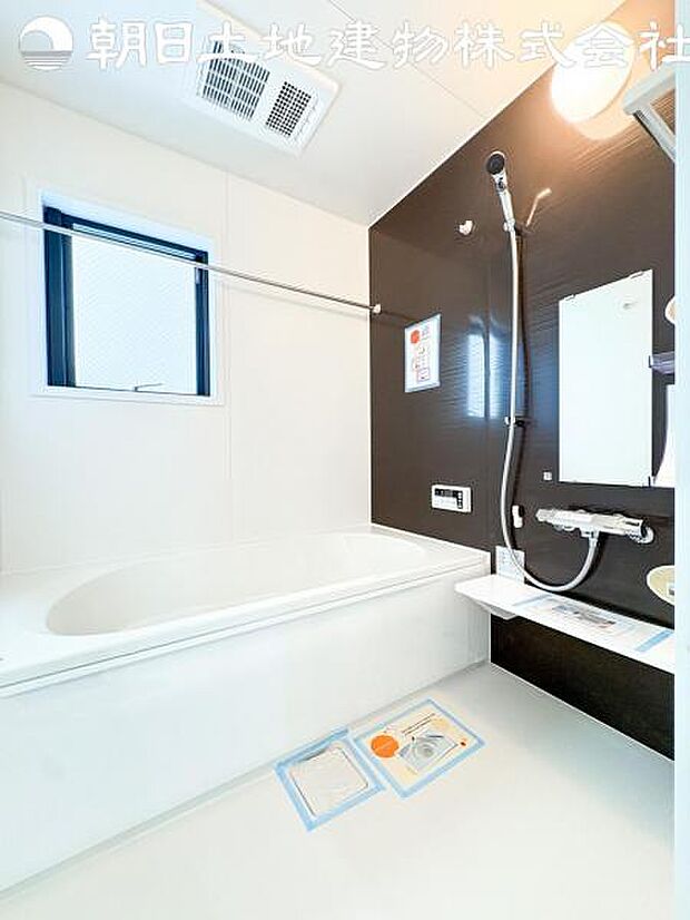 【浴室】一日の疲れを心身ともに癒してくれるリラックス空間は半身浴でゆっくりおくつろぎ頂けます。