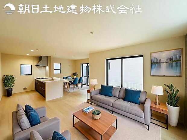 【リビング】開口部からたくさんの採光が望める快適空間となりご家族が集まりやすいリビングです。※家具等はCG合成です。