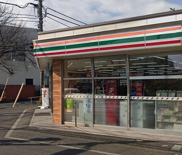 【セブンイレブン小田急文京1丁目店】400ｍ　駐車場もありお買い物のしやすいコンビニです。