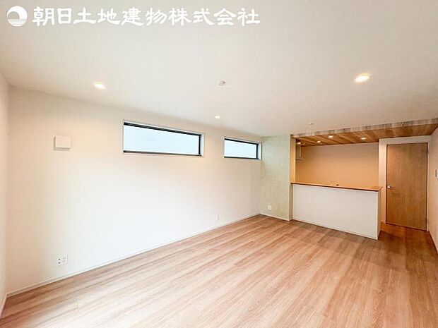 【リビング】ご家族の一日のはじまりも一日の終わりも、いつもこの空間から。お家のなかで特にこだわって頂きたい空間です。