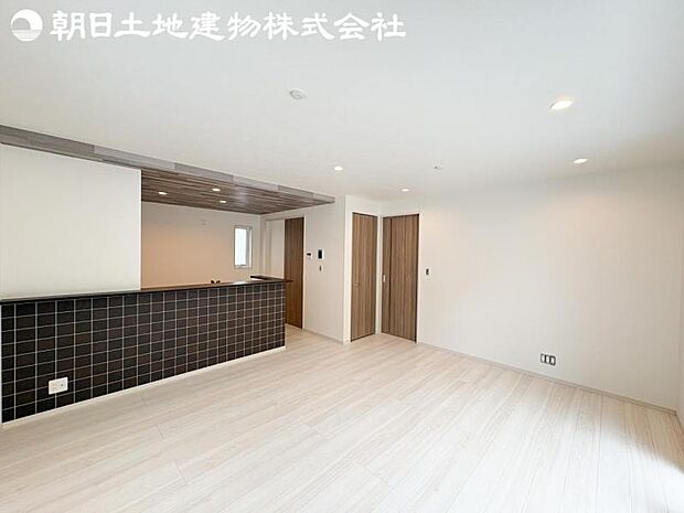 【リビング】ご家族の一日のはじまりも一日の終わりも、いつもこの空間から。お家のなかで特にこだわって頂きたい空間です。