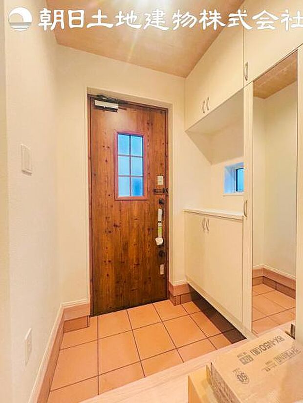 【玄関】玄関スペースもゆとりある空間を確保です。