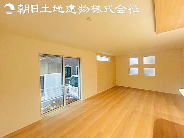 【リビング】ご家族の一日のはじまりも一日の終わりも、いつもこの空間から。お家のなかで特にこだわって頂きたい空間です。