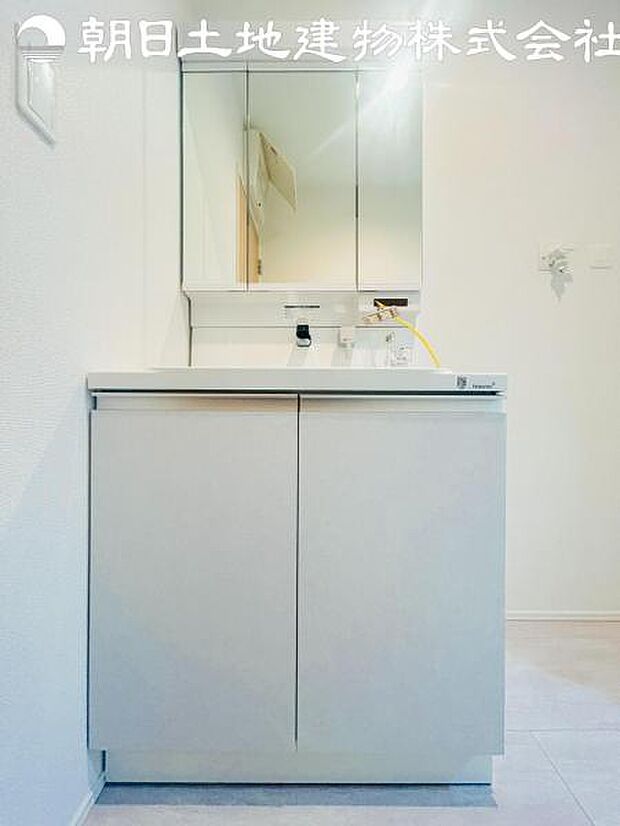 【洗面台】さわやかに気持ちよく1日が始められるように、機能性とデザイン性を両立した洗面化粧台です