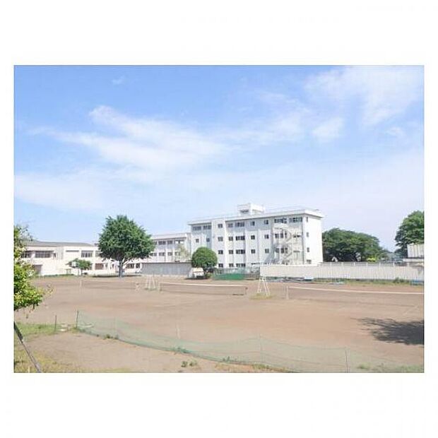 【相武台中学校】1500ｍ　部活動が盛んな中学校です。体育館が立派です。