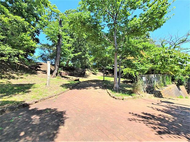 【ひさご塚公園】650m 海老名市にある特殊公園(歴史公園)です。また、広域避難場所にも指定されています。