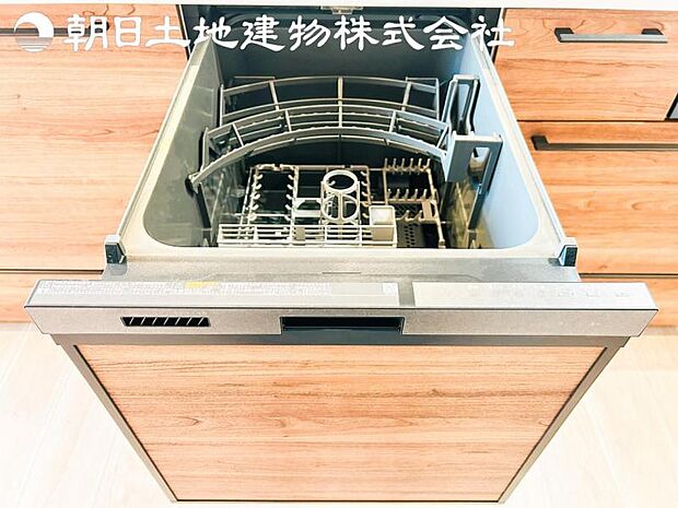 【ビルトイン食洗機】洗浄から乾燥までボタン一つで完結する食洗機付き。大変な洗い物がぐっと短く済みます！