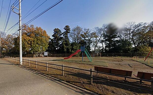 【深谷森林公園】500ｍ　比較的新しく広い公園です。遊具は、スプリング遊具・スイング遊具・砂場・ブランコ・すべり台・鉄棒があります。