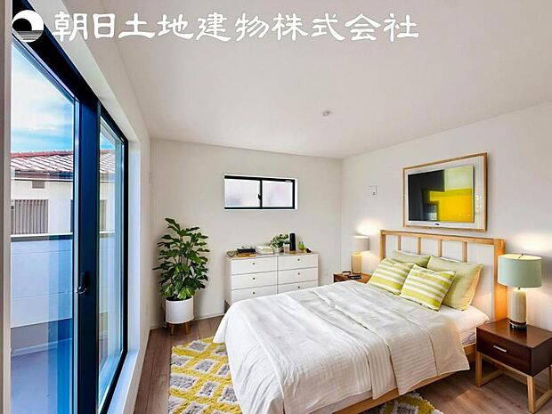 【寝室】開口部いっぱいから取り入れた柔らかな日差しとフローリングの色味が調和し快適空間を演出します。※家具等はCG合成となります。