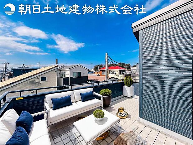 【ルーフバルコニー】スカイバルコニー付です。見晴らしは時間や時期によって様々な表情をみせてくれますので飽きません。