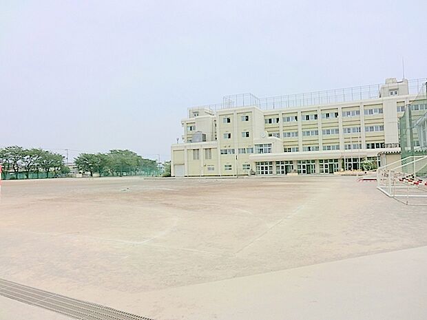 【南林間中学校】1100m 南林間小学校と大和西高校と並んであります。