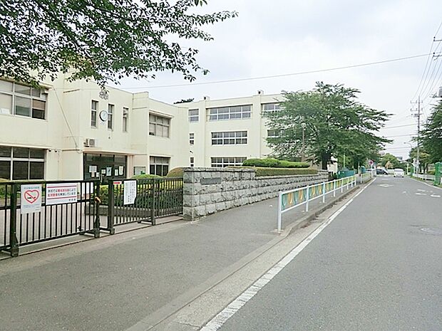 【相模原市立相模台中学校】650m 閑静な住宅街の中にあります。部活動では外部のコーチ等も呼ぶことで技術の向上に向け日々努力している印象です。