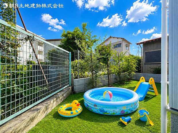 【お庭スペース】ゆったりとしたお庭先は日当たりを確保するのにも大事なスペースです。※家具等はCG合成です。