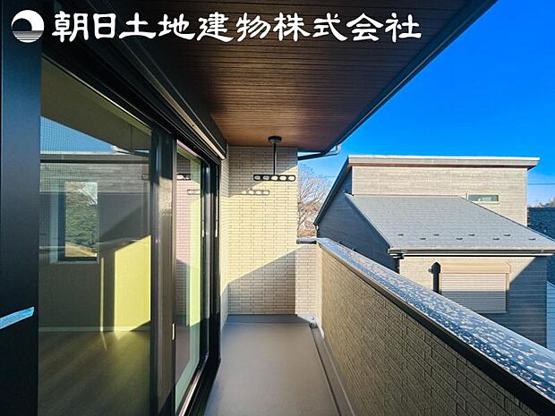 【バルコニー】人気のインナーバルコニーを採用しております。洗濯物が多いご家族でも安心ですね。