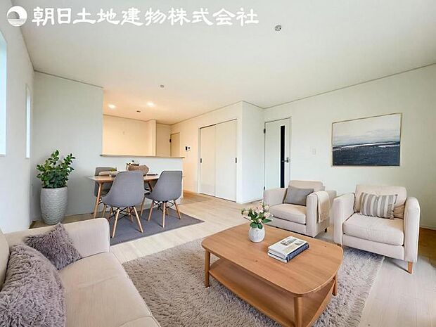 【リビング】静寂も喧騒も楽しめるご家族のお気に入りの大空間。いつまでもその場にいたくなる心地よさがご家族を繋げます。※家具等はCG合成となります。