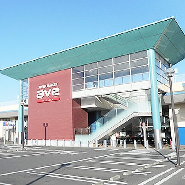 【フレスポ 綾瀬店】550m 駐車場は広い平面駐車場と、建物屋上にあります。トイレも完備。エレベーターも広く使いやすいです。