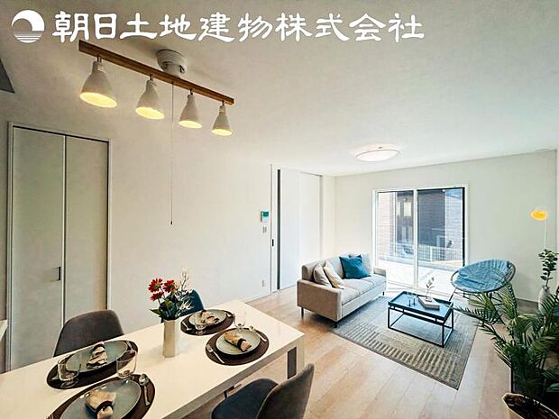 【リビング】ご家族の一日のはじまりも一日の終わりも、いつもこの空間から。お家のなかで特にこだわって頂きたい空間です。