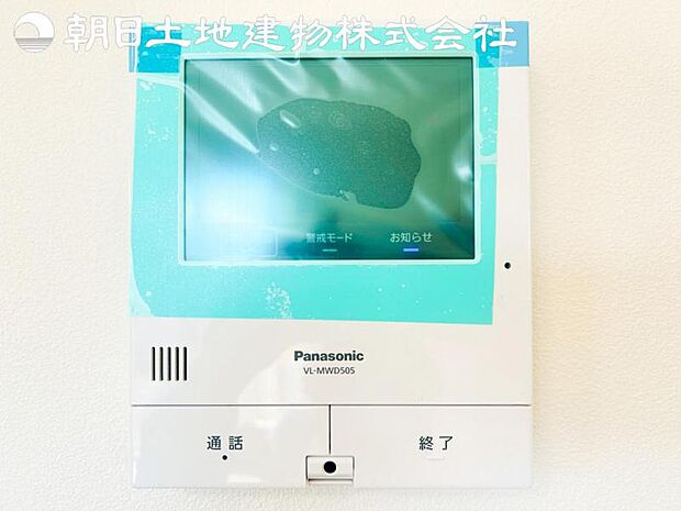 【モニター付きインターフォン】来訪者を映像で確認するシンプルな設備ながらセキュリティ効果はマル。