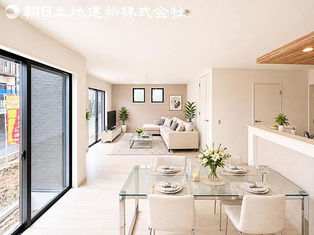 【リビング】開口部からたくさんの採光が望める快適空間となりご家族が集まりやすいリビングです。※家具等はCG合成です。