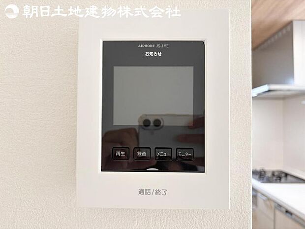 【モニター付きインターフォン】来訪者を映像で確認するシンプルな設備ながらセキュリティ効果はマル。