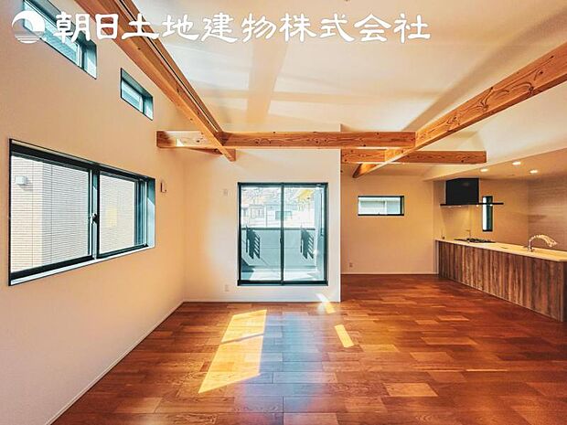 【リビング】ご家族の一日のはじまりも一日の終わりも、いつもこの空間から。お家のなかで特にこだわって頂きたい空間です。